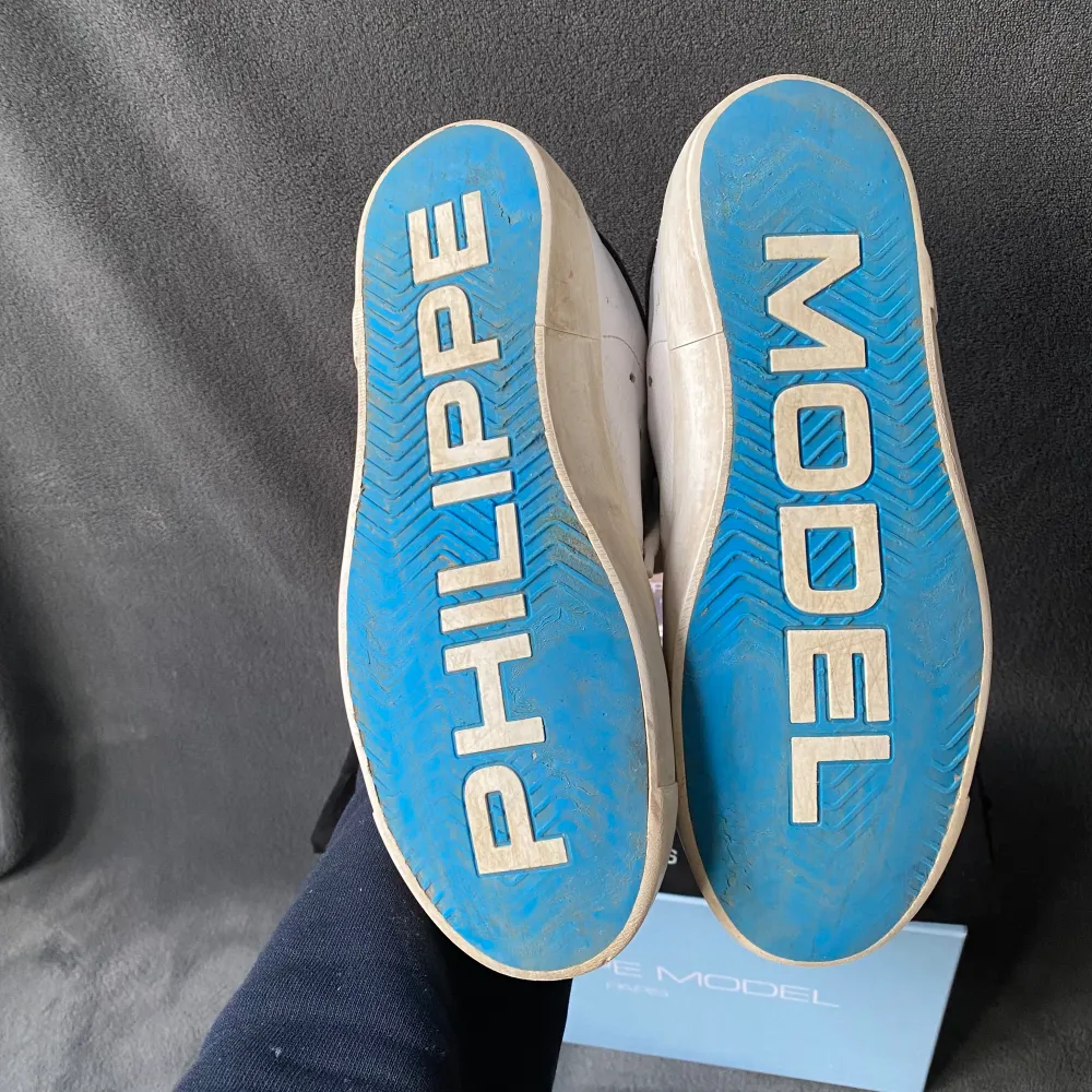 Philippe Model skor i bra skick | Box samt kort ingår! | passar större för vissa 40-41 . Skor.