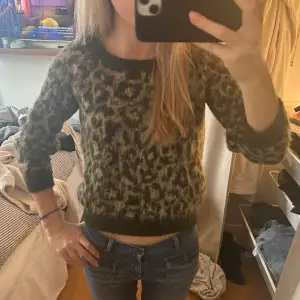 En stickad leopard tröja i storlek S❤️‍🔥❤️‍🔥