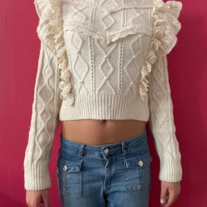 Volang tröja  - Jättefin volang tröja från mango! Kommunicera med mig innan du trycker på köp nu🥰