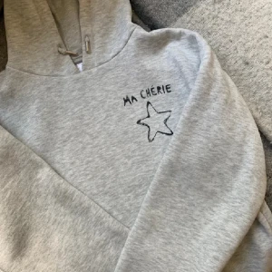 Ma cherie tröja - Säljer denna i storlek 158-164. Lånad bild säljer pga för den inte används. I bra skick om ni vill ha egna bilder så finns det.