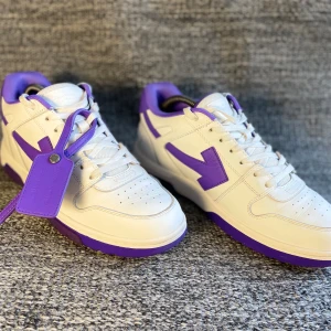 Off white - Säljer dessa feta offwhite skor till våren. Bra pris och knappt använda