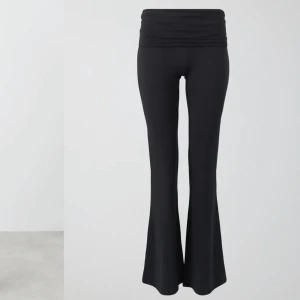 Yogapants - Gråa yogapants ifrån ginatricot, sparsamt använda och i jättebra skick!  Storlek xs❤️ är lite korta i benen för mig som är 165❤️