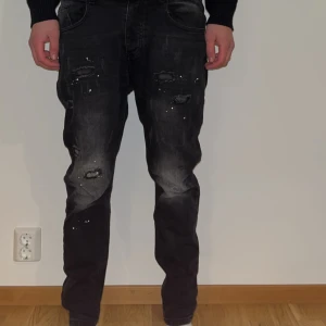 Jeans herr - Säljer nu mina byxor som jag inte använt på länge. Väldigt fina. 32