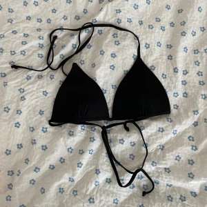 H&M Bikini topp - Svart bikini topp som man knyter där bak 