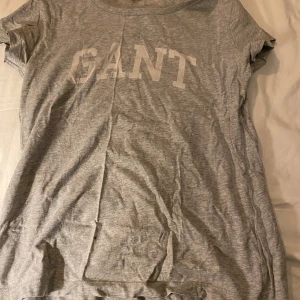 Ljus grå gant tröja  - Small  Aldrig använt  Inga täken på användning  Köparen står för frakten 