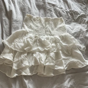 Volangkjol  - Volangkjol i storlek s. Fint skick 