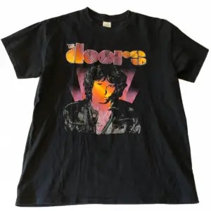 The Doors band T-shirt i bra skick!