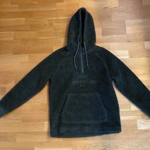 Peak Performance Hoodie  - Peak Performance hoodie i fint skick. Storlek M herr. Nypris 1400kr. 