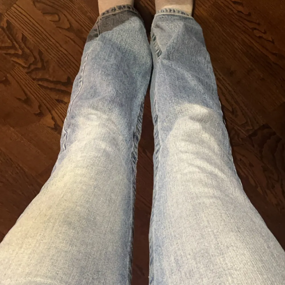 Lowwaisted jeans från Jam, bra skick, strl 28 men passar oxå bra för mig som brukar ha 25-27, lite bootcut, dm för mer bilder elr info, pris kan diskuteras💯. Jeans & Byxor.