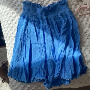 Kjol - Kjol, perfekt till stranden. Stretchig i midjan 