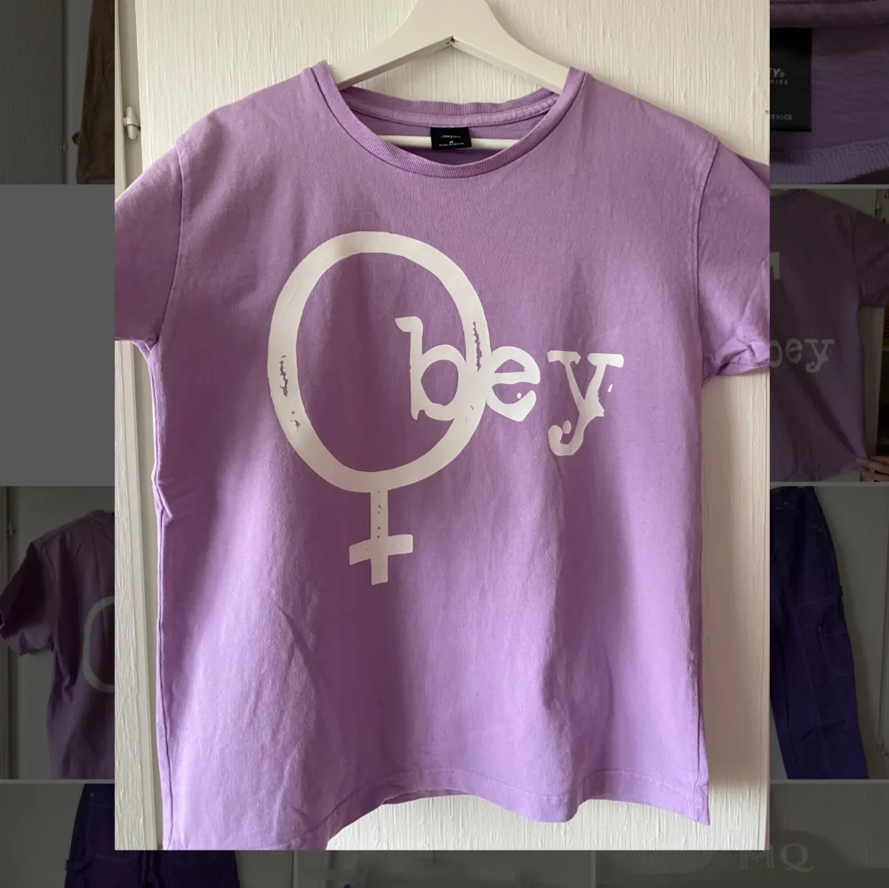 Lila Obey t-shirt i storlek M, men är liten i storleken. T-shirts.