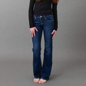(Lånade bilder) Säljer dessa populära jeans från Gina då de är lite stora. Knappt använda! Slutsålda! 