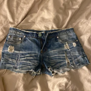 Jeans shorts - Ett par jeans shorts som ej passar längre💗