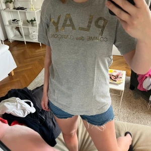 Comme des garcons T-shirt - Comme des garcons T-shirt Storlek L men sitter perfekt oversized på mig som är en S