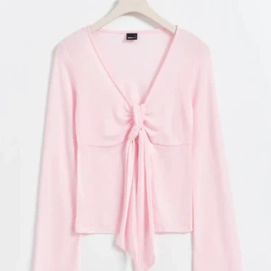 Designbysi doup - Säljer denna eftersom den inte kommer till någon användning. Använd endast en gång. Passar S-L, den är stretchig. Hör av er☺️