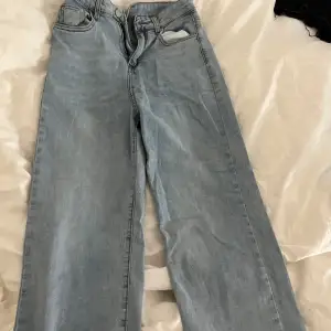 Straight jeans i ljusblå, från shien