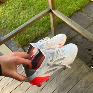 Adidas X Speedflow  - Säjer dessa fina fotbollsskor, endast använda  2 gånger.  Dem är väldigt fint skick!  Stl 40 2/3