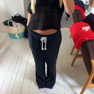 Roxy linnebyxor - Säljer mina Roxy linnebyxor i storlek s. Dem är o bra skick! ❤️Innerbenslängden är 80 cm!❤️