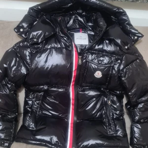 Moncler jacka  - Helt ny, str M