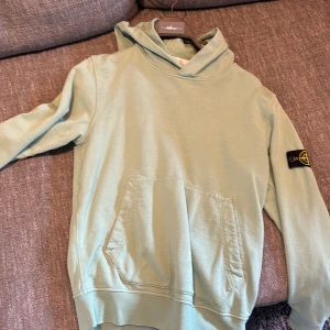 Stone island Hoddie jr 12 år - Knappt använd skick 9/10, stone island hoddie 