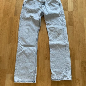 Hope rush jeans - Tja! Säljer mina hopa jeans då dom it kommer till användning. Det är stl 31 och dom passar mig perfekt som är 186. Skulle även tro att dom passar om man är lite kortare eller lite längre. Bara höra av er om ni vill ha fler bilder!