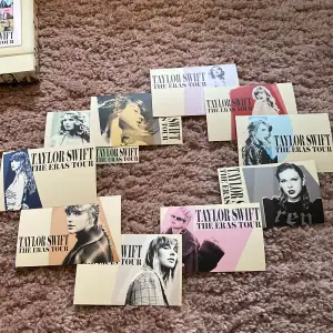 Säljer dessa söta postkorten från min Taylor Swift vip box🥰 20kr styck eller alla för 150❣️❣️