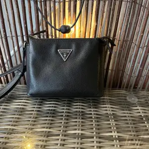 Black handbag from Guess Very good condition 