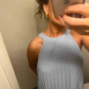 Blå blus  - Säljer denna jätte fina blusen 