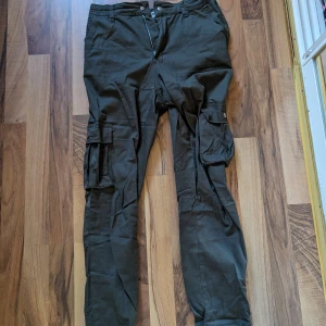 Cargobyxor  - Cargobyxor från madlady, normala i storlek. Använd fåtal gånger.