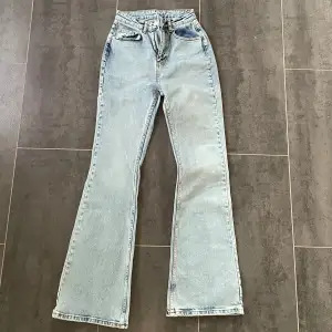 jättefina bootcut jeans från shein. aldrig använda, endast testade. nypris 279kr