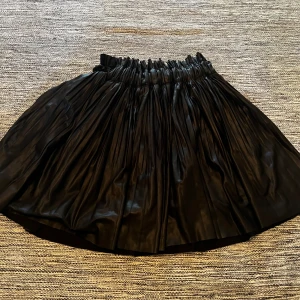 Skinnkjol - SkinnKjol från Zara med innershorts. 