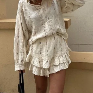 Set - Superfint set med shorts och skjorta💕 vet ej märket utan står bara ”made in italy”  i💕 sparsamt använt