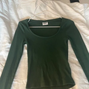 Grön topp - Topp från vero Moda . Sjukt skön och härlig färg 🫶