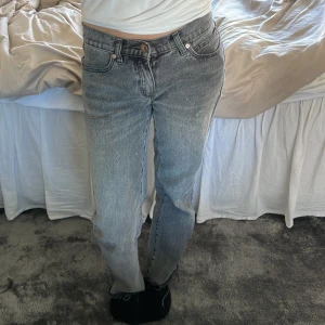 Lågmidjade Jens  - Superfina Jens från Abrand Jens dom är mörk gråa och säljer bara pågrund utav att dom blivit lite stora