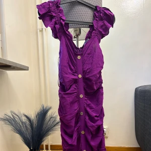 zara klänning  - Stretching  Som ny  Pris kan sänkas vid snabb affär 