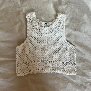 Virkad topp - Söt virkad topp, köpt secondhand så vet ej märke! 🌷🫶 i gott skick