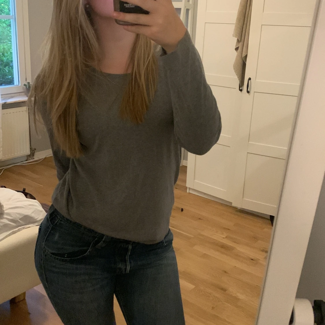 Grå långärmad T-shirt