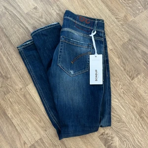 Dondup jeans  - Strl 29  Dondup George  Skick 10/10 Nyaste modellen  Tags finns 