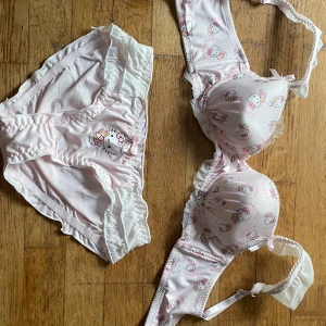 Hello kitty underkläder - Jättefin, oanvänd, för liten för mig. 
