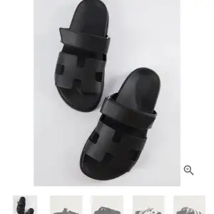 Säljer dessa sandaler från lillysworld.se i strl 39 men de är väldigt små i storleken, uppskattar att de är 37/38. Originalpris: 699kr aldrig använda. 