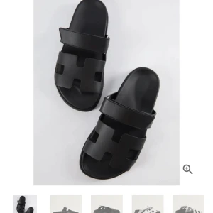 Sandaler  - Säljer dessa sandaler från lillysworld.se i strl 39 men de är väldigt små i storleken, uppskattar att de är 37/38. Originalpris: 699kr aldrig använda. 