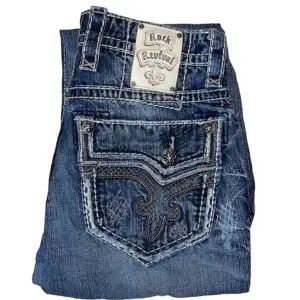 Rock Revival jeans Bootcut fit. W31 [Ytterbenslängd 113cm] [Innerbenslängd 84cm] [Midja 41cm] [Benöppning 23,5cm]