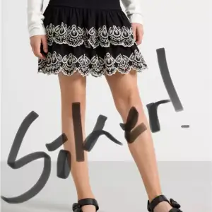 Söker denna kjol 170 i storlek! Skriv gärna vid intresse att sälja, diskutabelt pris! 💗