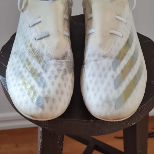 Snygga adidas fotbollskor  - Använda några gånger bara. Samma här växte ur dem rätt så snabbt också