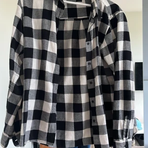 Flanell skjorta  - Skön flanell skjorta från uniqlo i bra skick 