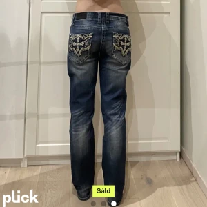 Bagy jeans - Passade inte på mig tyvär... (Lånad bild) Midja ca 85cm innerbenet ca 84🤗 har inga fler bilder då de inte passar