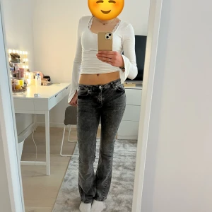 Låg midjade jeans  - Rensar min garderob o hitta dessa snygga jeans som inte kommit till användning, hör av er vid frågor eller intresse