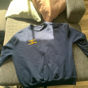 Donce de la sense tröja  - Säljer nu min donce de la sence tröja i storlek S. Den är i välldigt bra skick och har inga defekter. Ny pris runt 500kr