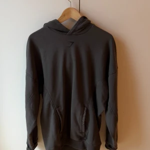 Gymshark hoodie - Hoodie från gymsharks kollektion 2024.  Endast använd 1 gång. Storlek: Small  