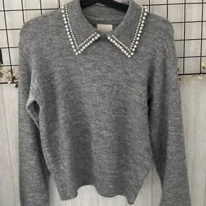 Stickad tröja💓 - Säljer nu min tröja från h&m då den aldrig kommer till någon användning, använd cirka 2 gånger!